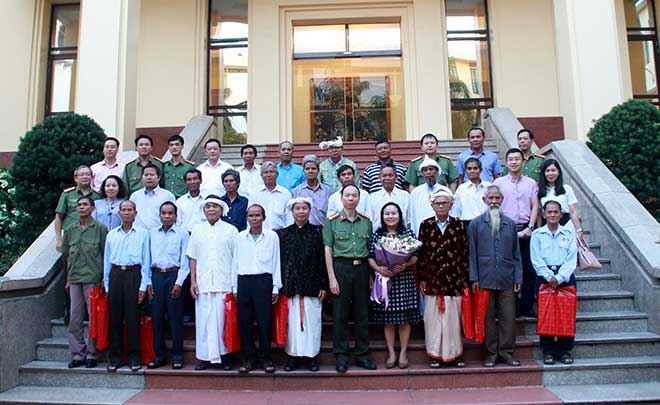 Gặp mặt Đoàn đại biểu người có uy tín trong dân tộc thiểu số tỉnh Ninh Thuận - Ảnh minh hoạ 2