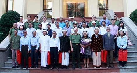 Gặp mặt Đoàn đại biểu người có uy tín trong dân tộc thiểu số tỉnh Ninh Thuận