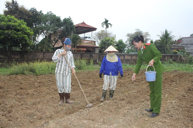 Nữ quản giáo ở khu biệt giam - Ảnh minh hoạ 2