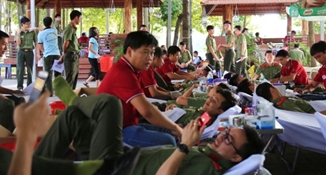 Sinh viên Trường Đại học An ninh nhân dân hiến máu tình nguyện
