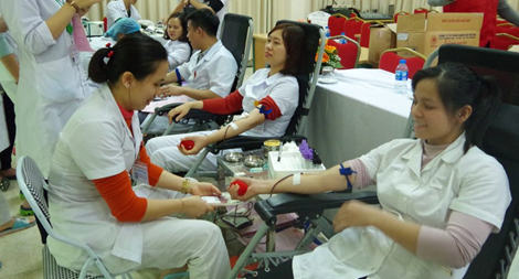 Cán bộ, chiến sĩ Bệnh viện 19-8 hiến máu cứu bệnh nhân