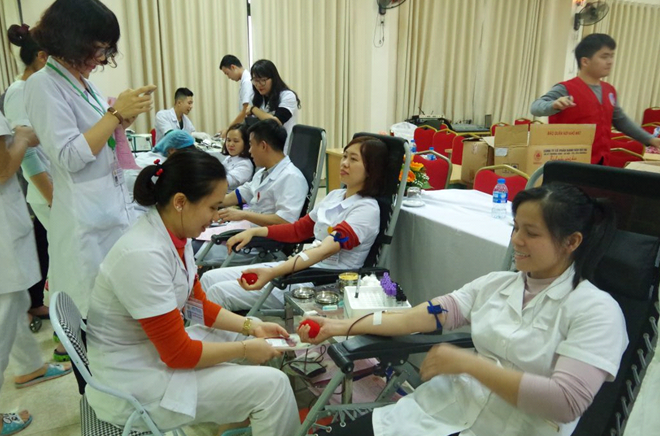 Cán bộ, chiến sĩ Bệnh viện 19-8 hiến máu cứu bệnh nhân