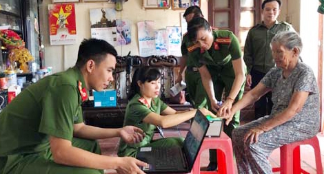 Công an huyện Thiệu Hóa lưu động cấp căn cước công dân cho người nghèo