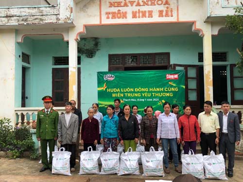 Trao quà tết cho đồng bào nghèo tại 5 huyện miền núi tỉnh Thanh Hóa