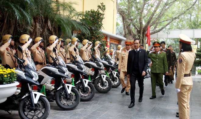 Phó Bí thư thành ủy Hà Nội kiểm tra công tác ứng trực của Cảnh sát giao thông