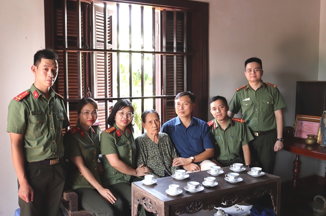 Ra quân tình nguyện “Kỳ nghỉ hồng” và thăm Mẹ Việt Nam anh hùng - Ảnh minh hoạ 2