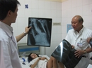 Bệnh viện Việt Đức ủng hộ 300 triệu mua bảo hiểm y tế cho người nghèo