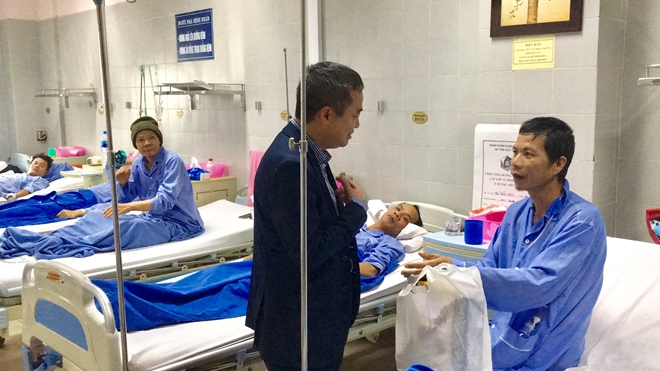 Thầy trò Trường Đại học Y Hà Nội tặng 1.000 suất quà cho bệnh nhân - Ảnh minh hoạ 2