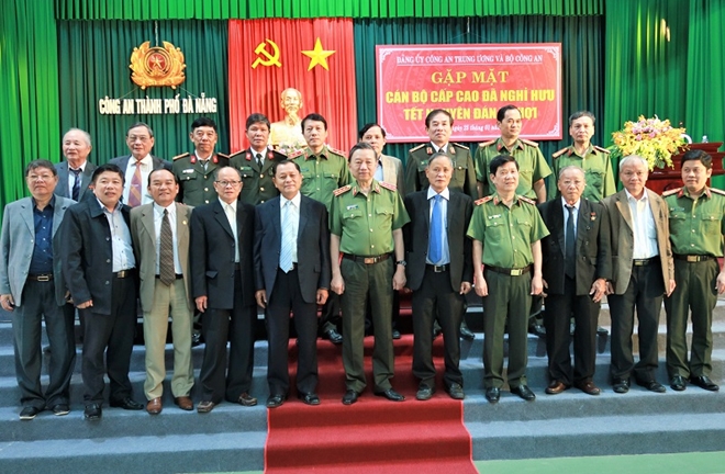 Lãnh đạo Bộ Công an gặp mặt cán bộ cấp cao nghỉ hưu tại miền Trung - Ảnh minh hoạ 7