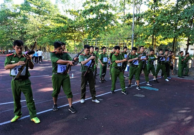 Gần 300 VĐV Công an TP Đà Nẵng dự giải bơi ứng dụng và chạy vũ trang-việt dã