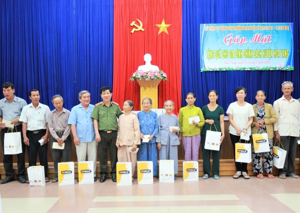 Thứ trưởng Nguyễn Văn Sơn thăm các Mẹ VNAH và gia đình có công tại Đà Nẵng - Ảnh minh hoạ 5