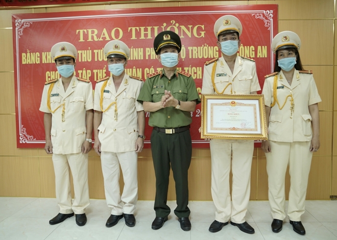 Phòng ANĐT Công an TP Đà Nẵng  và Bệnh viện 199 nhận Bằng khen của Thủ tướng