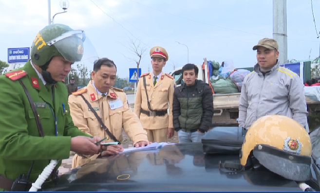 Nhặt được 50 triệu ngày cuối năm, CSGT Bắc Giang tìm người đánh mất - Ảnh minh hoạ 2