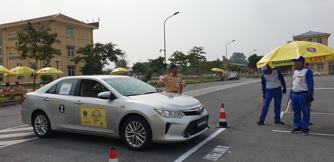 Các tay lái trong lực lượng CSGT tranh tài trong Hội thi lái xe giỏi - Ảnh minh hoạ 7