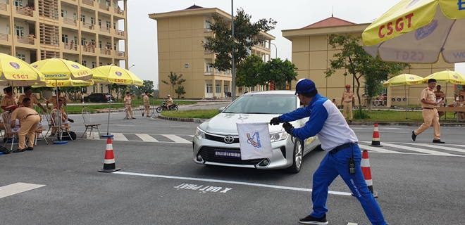 Các tay lái trong lực lượng CSGT tranh tài trong Hội thi lái xe giỏi - Ảnh minh hoạ 5