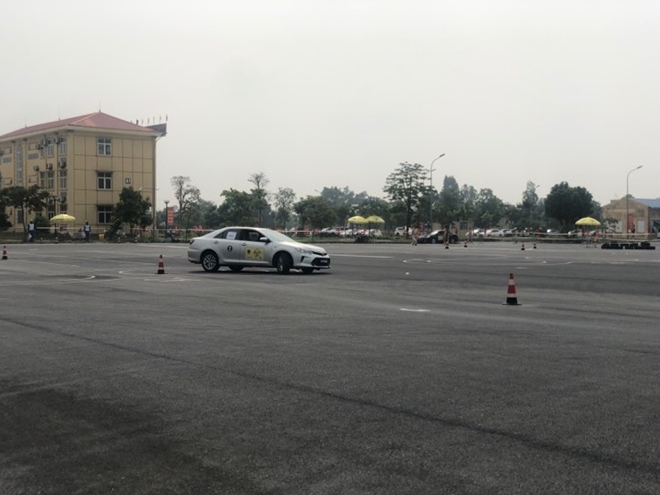 Các tay lái trong lực lượng CSGT tranh tài trong Hội thi lái xe giỏi - Ảnh minh hoạ 6