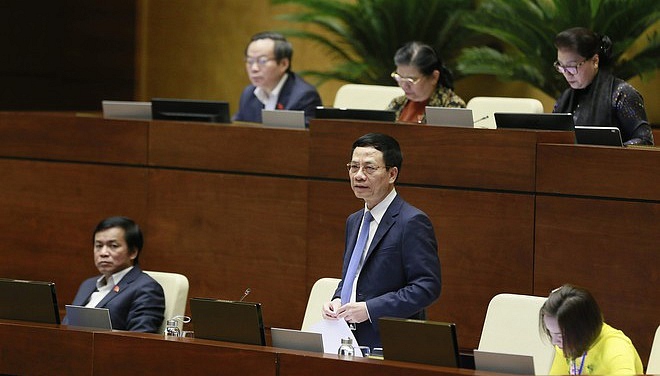 Bộ trưởng Nguyễn Mạnh Hùng trả lời chất vấn