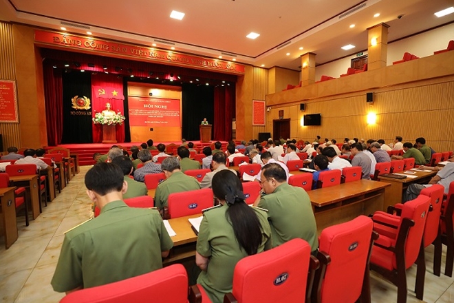 Cán bộ Công an lão thành đóng góp ý kiến vào dự thảo Văn kiện Đại hội Đảng bộ Công an Trung ương lần thứ VII