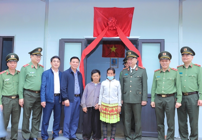 Hỗ trợ xây 600 ngôi nhà cho hộ nghèo ở huyện Mường Lát