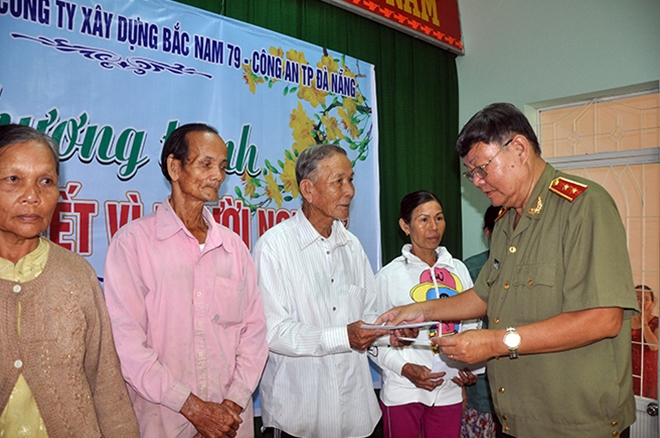 Hãy đồng hành cùng chương trình “Tết vì người nghèo” năm 2017 của Báo CAND - Ảnh minh hoạ 2