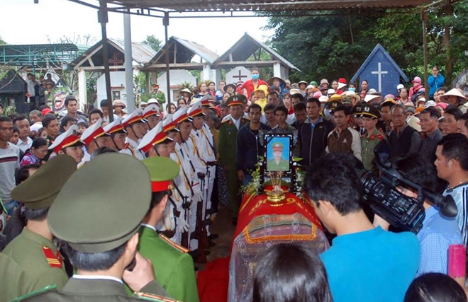 Thăng quân hàm cho các cán bộ, chiến sỹ hy sinh trong vụ nổ ở Đắk Lắk