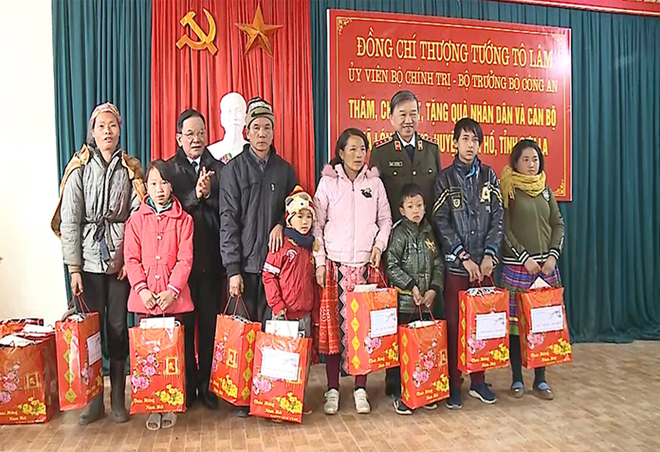 Bộ trưởng Tô Lâm thăm, tặng quà nhân dân xã Lóng Luông và đồn Biên phòng 473 - Ảnh minh hoạ 2
