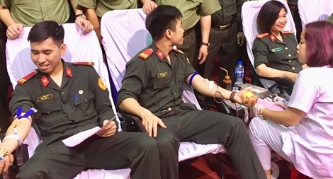 Thanh niên Bộ Tư lệnh Cảnh vệ hiến máu vì đồng đội thân yêu