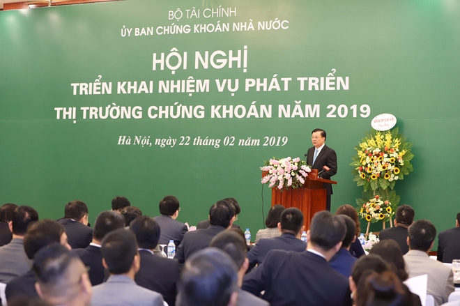 Bộ trưởng Bộ Tài chính Đinh Tiến Dũng phát biểu tại hội nghị. Ảnh: VGP/Thành Chung