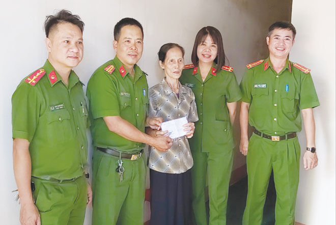 Bộ trưởng Tô Lâm gửi thư khen các nữ Công an xung phong về xã công tác