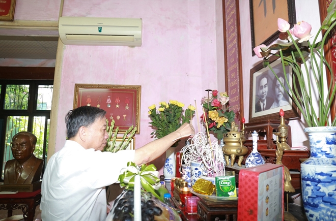 Bộ trưởng Tô Lâm thăm hỏi gia đình các đồng chí nguyên lãnh đạo Bộ Công an qua các thời kỳ - Ảnh minh hoạ 2