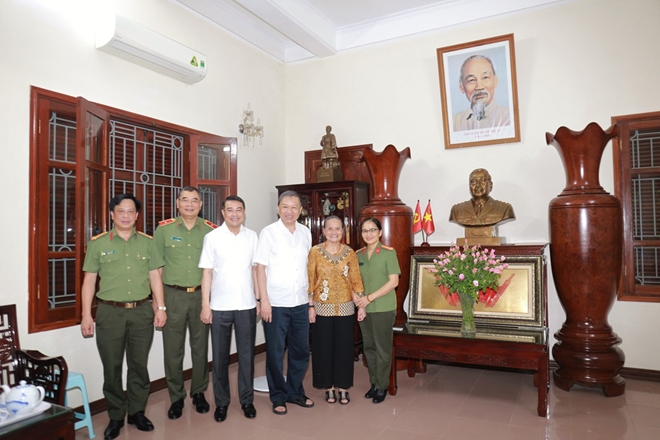 Bộ trưởng Tô Lâm thăm hỏi gia đình các đồng chí nguyên lãnh đạo Bộ Công an qua các thời kỳ - Ảnh minh hoạ 4