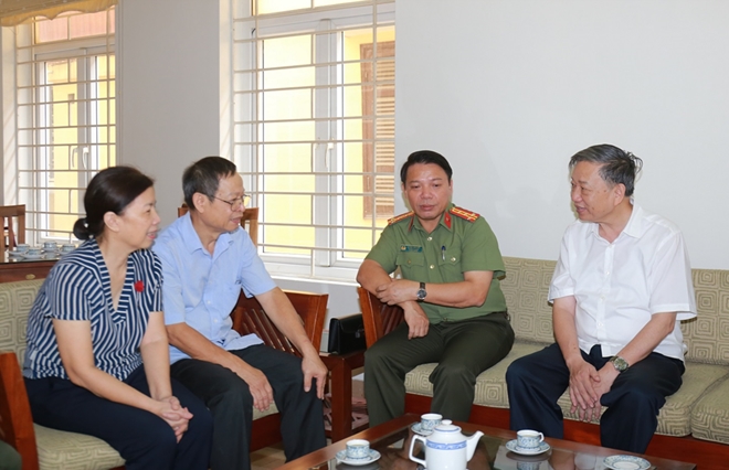 Bộ trưởng Tô Lâm thăm hỏi gia đình các đồng chí nguyên lãnh đạo Bộ Công an qua các thời kỳ - Ảnh minh hoạ 5