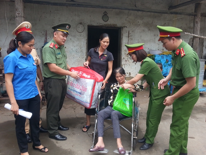 Tặng 200 triệu đồng trong chương trình “Chia sẻ yêu thương” - Ảnh minh hoạ 3