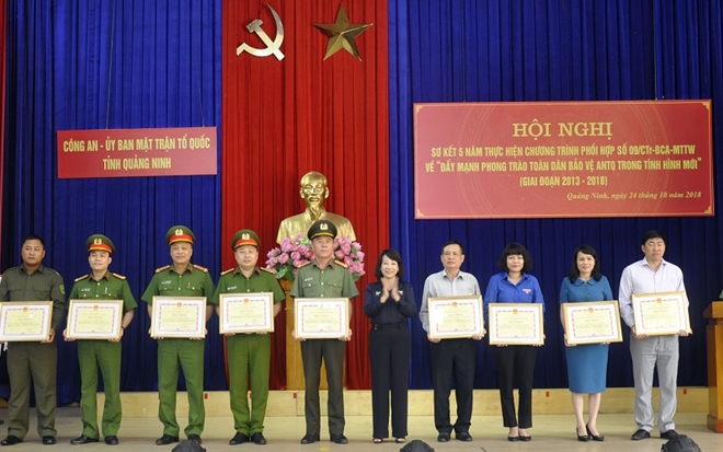 Quảng Ninh tổng kết 5 năm phối hợp đẩy mạnh phong trào Toàn dân bảo vệ ANTQ - Ảnh minh hoạ 2