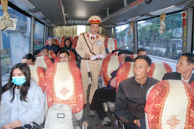 CSGT Quảng Ninh đảm bảo an toàn giao thông cho nhân dân đón Tết - Ảnh minh hoạ 2