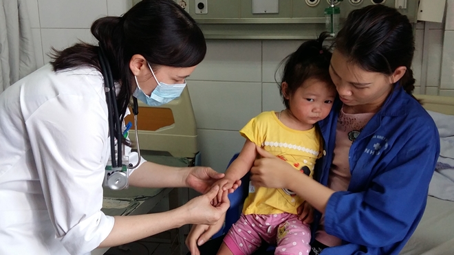 Hối hận vì đã không tiêm phòng sởi cho con