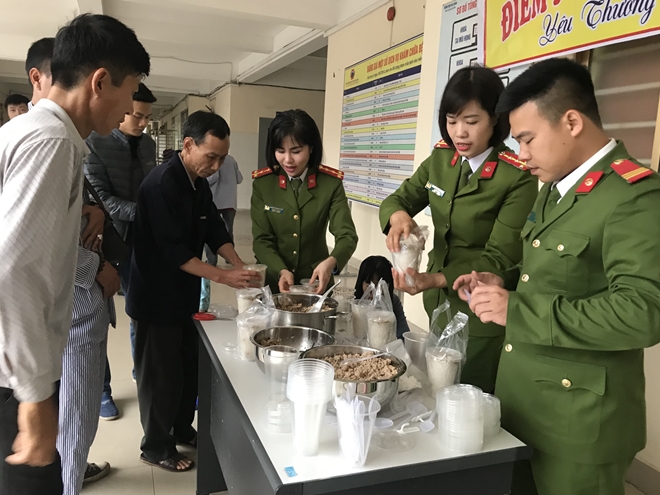 1 nghìn suất cháo miễn phí tại Bệnh viện Đa khoa tỉnh Quảng Ninh