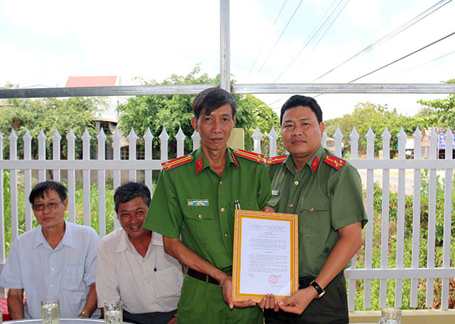 Bàn giao 2 căn nhà tình nghĩa cho cán bộ chiến sĩ Công an Trà Vinh - Ảnh minh hoạ 4