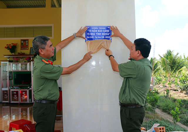 Bàn giao 2 căn nhà tình nghĩa cho cán bộ chiến sĩ Công an Trà Vinh - Ảnh minh hoạ 2