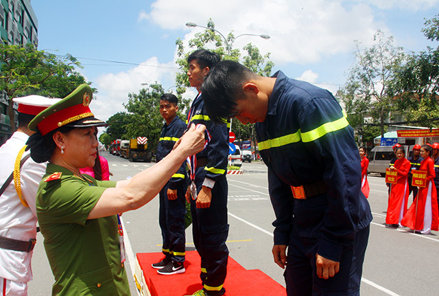 Thi thể thao nghiệp vụ cứu nạn cứu hộ của lực lượng phòng cháy - Ảnh minh hoạ 10