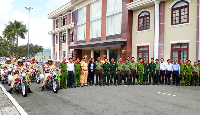 Công an TP Cần Thơ ra quân vận hành phương tiện dẫn đoàn bảo vệ các đoàn đại biểu APEC 2017
