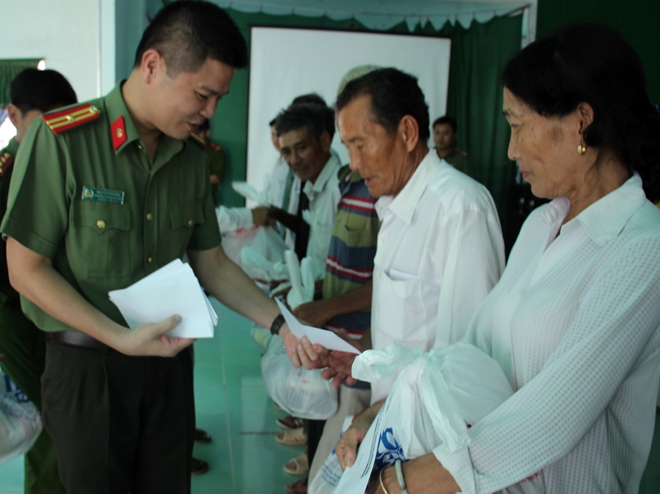 Chút tình Xuân về với đồng bào nghèo Trà Vinh và xứ Dừa - Ảnh minh hoạ 2