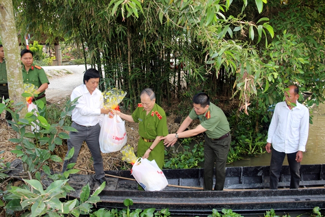 Ấm áp tình Xuân với bà con nghèo vùng đất Hậu Giang - Ảnh minh hoạ 5