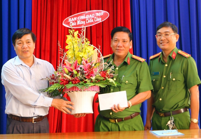 Thưởng nóng lực lượng Cảnh sát kinh tế tỉnh An Giang bắt lô thuốc lá lậu