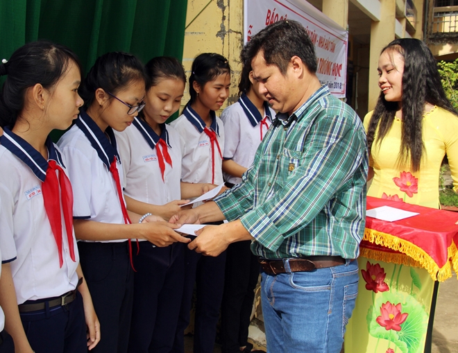 Báo CAND trao tặng máy vi tính cho học sinh vùng nông thôn - Ảnh minh hoạ 3