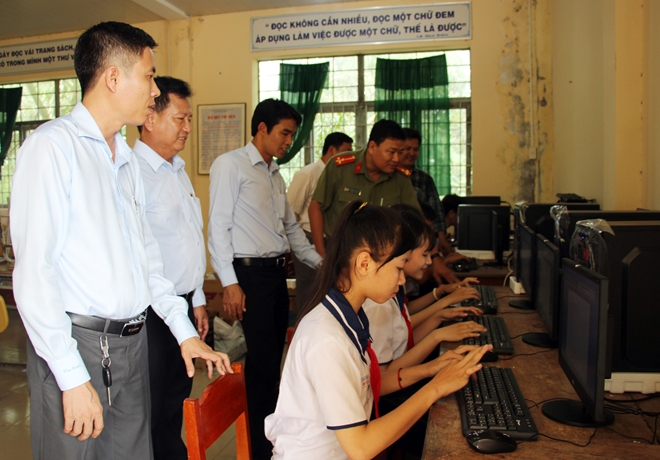 Báo CAND trao tặng máy vi tính cho học sinh vùng nông thôn - Ảnh minh hoạ 7