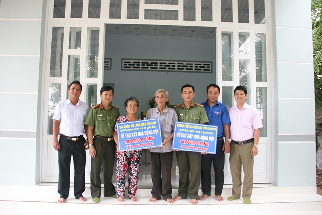 Công an tỉnh An Giang bàn giao nhà nghĩa tình đồng đội