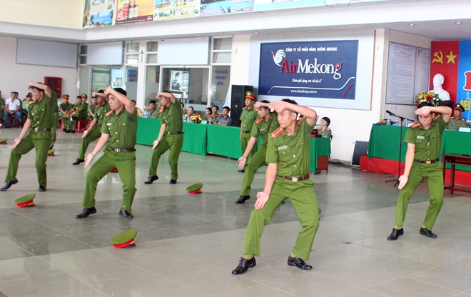 Công an Kiên Giang tổ chức hội thi điều lệnh, quân sự, võ thuật - Ảnh minh hoạ 2