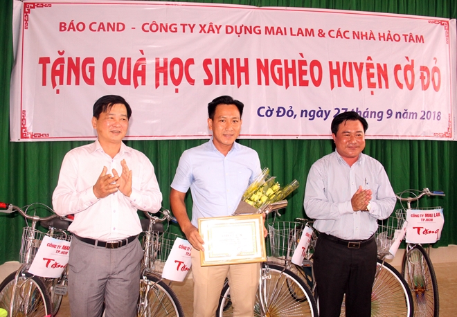 Báo CAND và Công ty Mai Lam, tặng xe đạp cho học sinh nghèo hiếu học - Ảnh minh hoạ 8