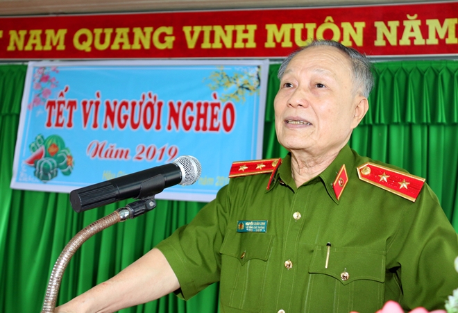 Mang sắc xuân đến với bà con khó khăn vùng Tây Nam bộ